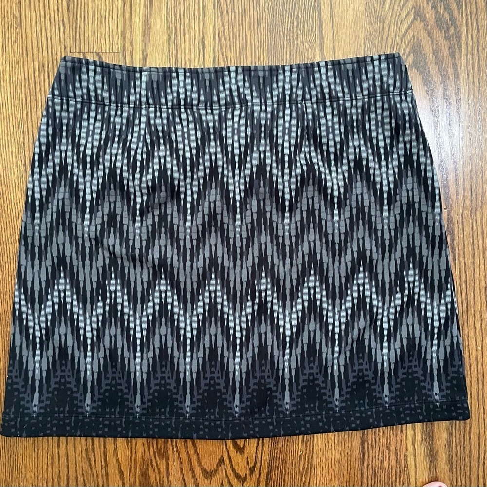Athleta Black Gray White Skirt Size‎ Medium